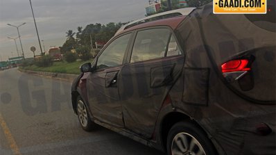 Hyundai Elite i20 Cross side spied