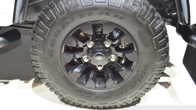 Land Rover Defender Black Pack wheel for France at the 2014 Paris Motor Show