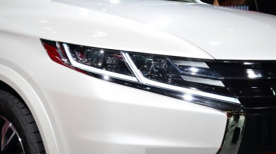 Mitsubishi Outlander PHEV Concept-S headlight glow pattern at the 2014 Paris Motor Show