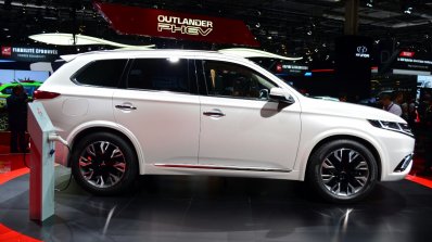 Mitsubishi Outlander PHEV Concept-S side at the 2014 Paris Motor Show