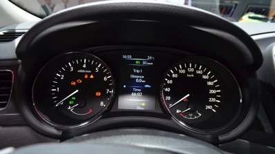 Nissan Pulsar instrument cluster at the 2014 Paris Motor Show