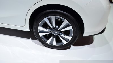 Nissan Pulsar wheel at the 2014 Paris Motor Show