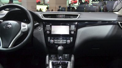 Nissan Qashqai SV1 center console at the 2014 Paris Motor Show