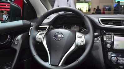 Nissan Qashqai SV1 steering wheel at the 2014 Paris Motor Show