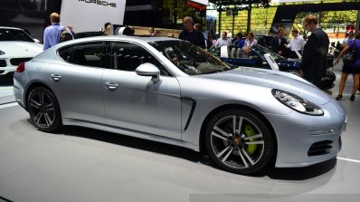 Porsche Panamera S E-Hybrid front three equarter at the 2014 Paris Motor Show