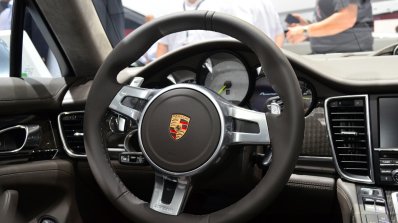 Porsche Panamera S E-Hybrid steering at the 2014 Paris Motor Show