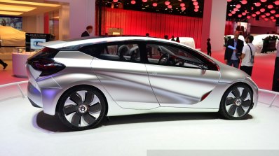 Renault EOLAB concept profile at the 2014 Paris Motor Show