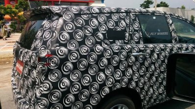 Spied 2016 Toyota Innova window