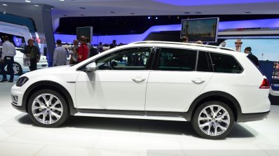 VW Golf Alltrack side at the 2014 Paris Motor Show