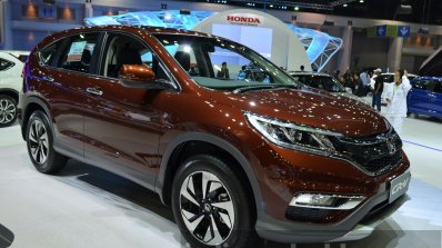2015 Honda CR-V ASEAN front three quarter at the 2014 Thailand International Motor Expo