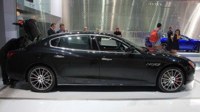 2015 Maserati Quattroporte GTS side view at the 2014 Los Angeles Auto Show