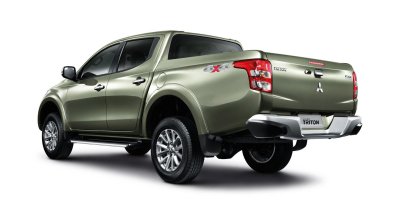 2015 Mitsubishi Triton rear quarter