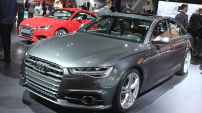 2016 Audi S6 front three quarters at the 2014 Los Angeles Auto Show