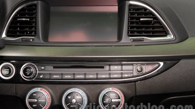 GAC Trumpchi GA6 centre console at Guangzhou Auto Show 2014