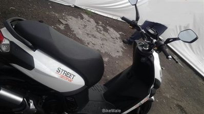 Mahindra Peugeot StreetZone side