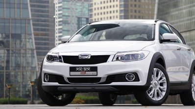 Qoros 3 City SUV front three quarter