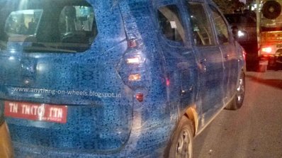 Renault Lodgy taillight spied in India