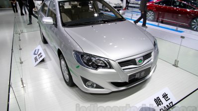 Toyota Ranz EV front three quarters at the 2014 Guangzhou Motor Show