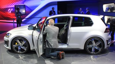 VW Golf R400 side profile at the 2014 Los Angeles Auto Show