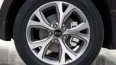 2015 Kia KX3 production spied alloy wheel design