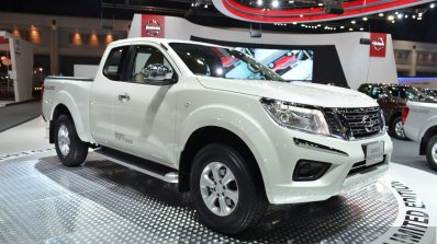 2015 Nissan Navara NP300 Limited Edition front quarters at the 2014 Thailand Motor Expo