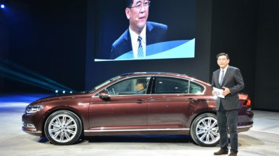 2015 VW Passat previewed in Malaysia side