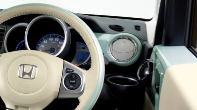 Honda N-Box Slash steering wheel