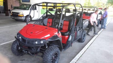 Mahindra mPact XTV red