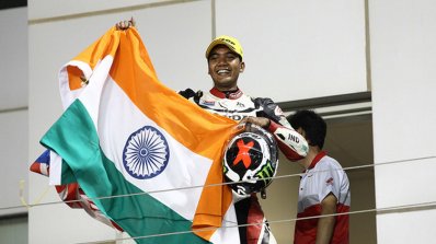 Sarath Kumar at Honda Asia Dream Cup 2014 with flag