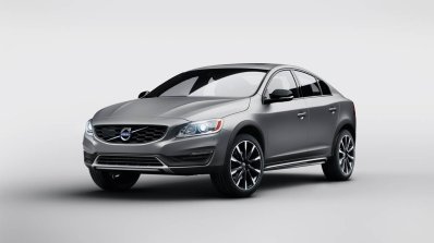 2015 Volvo S60 Cross Country front three quarters Detroit