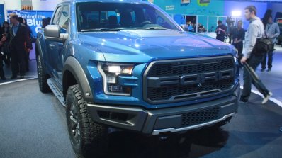 2017 Ford F-150 Raptor front three quarters left at the 2015 Detroit Auto Show