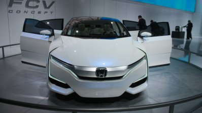 Honda FCV Concept front at the 2015 Detroit Auto Show