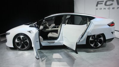 Honda FCV Concept side at the 2015 Detroit Auto Show