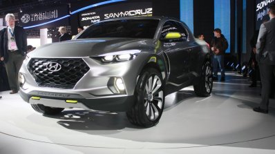 Hyundai Santa Cruz Crossover Concept front angle at the 2015 Detroit Auto Show