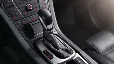 MG GS SUV center console press photograph