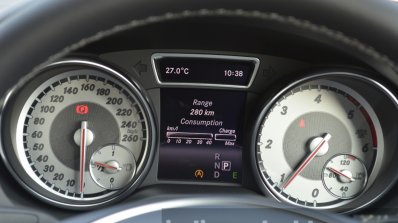 Mercedes CLA 200 CDI cluster Review
