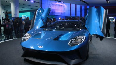 New Ford GT front quarter at the 2015 Detroit Auto Show