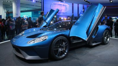 New Ford GT front quarters at the 2015 Detroit Auto Show