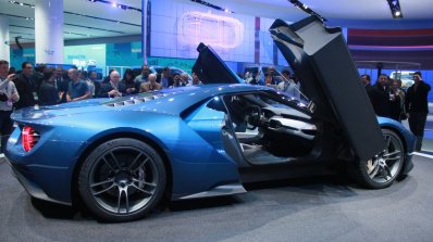 New Ford GT profile at the 2015 Detroit Auto Show