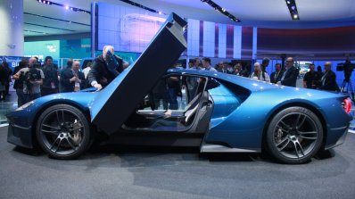 New Ford GT side at the 2015 Detroit Auto Show