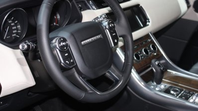 Range Rover Sport interior at the 2015 Detroit Auto Show