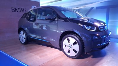 2015 BMW i3 India showcase front three quarter