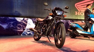 2015 Honda Dream Yuga front three quarters left live image