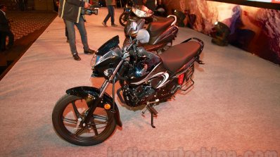 2015 Honda Dream Yuga front three quarters right