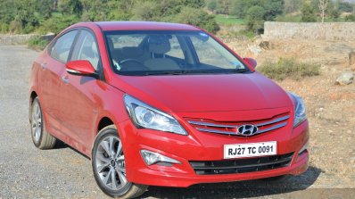 2015 Hyundai Verna petrol facelift front three quarter