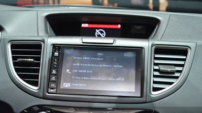 2015 Honda CR-V infotainment system at 2015 Geneva Motor Show