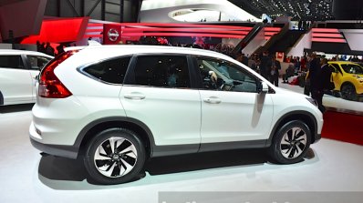 2015 Honda CR-V rear three quarter view at 2015 Geneva Motor Show