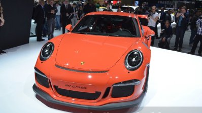 2015 Porsche 911 GT3 RS front three quarter view at 2015 Geneva Motor Show