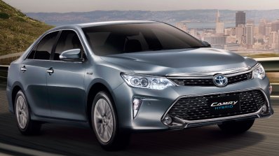 2015 Toyota Camry Hybrid facelift Thailand press shot front quarter