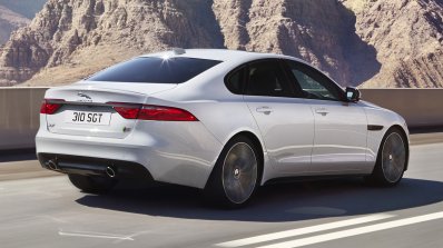 2016 Jaguar XF rear three quarter zoom-in